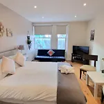 Oxford Gardens Apartments