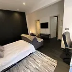Beautiful Modern Studio In High Street Kensington