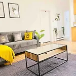 Lovely 2 Bedroom Apartment In Chelsea Sw3