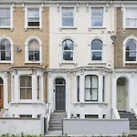 Stunning 3 Bed 3 Bath Townhouse In City Centre