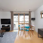 D8 - Canal View Apartment