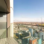 Beautiful 2 Bed Icon Tower Flat 5