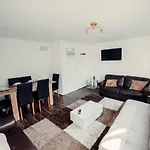 Comfy Home-Wood Green