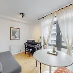 Modernistic 2-Bedroom Flat In Shadwell