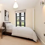 Lunar Bliss - Ultra Stylish Comfy - Up To 10 People
