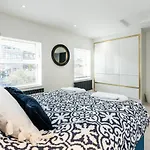 Spacious Modern 2 Bedroom London Flat