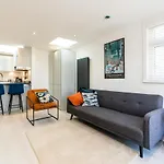 Spacious Modern 2 Bedroom London Flat