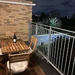 Stunning Double Bed Flat With Private Balcony & Free Parking