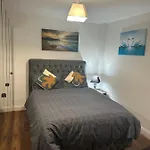Beautiful Hoe Street Dream Ground Floor One Bedroom Apartment