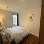 Spacious Flat Opposite The Oval
