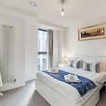 Deluxe One Bed Apartment By London Excel
