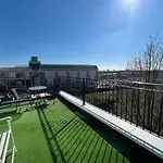 Lovely 2 Bedroom With Balcony - London