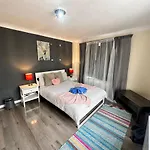Lovely Compact Budget Flat In Central London