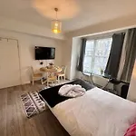 Lovely Compact Budget Flat In Central London