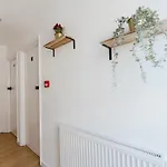 Mile End Double Rooms 27 Guest House