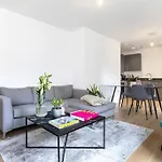 Relax In This Beautiful & Cosy Apartment -Zone 1