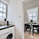 New Oxford Circus 2 Bedr, 3 Beds Best Location