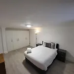 Cosy Apartment By Clapham South Underground!