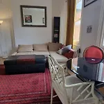 Extra Large One Bedroom Flat With Parking