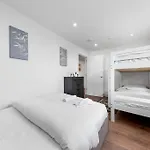 Sleep 8 London Eye Central London Wrf