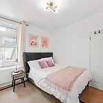 Bright 2 Bed Perfect Central Hub