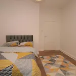 Ideal 2 Bed Flat Close To City