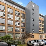 Spacious Studio In Old St