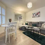 Bright & Cosy Flat - Perfect For Visiting London