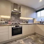 Bright & Cosy Flat - Perfect For Visiting London