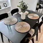 New Oxford Circus 2 Bedr, 3 Beds Best Location