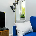 Greater London, 1 Bed London Flat, Parking, Nr Metro Stations, 15Mins To London