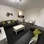 Specious Apartment In Bayswater