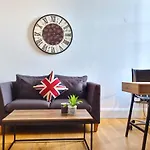 Spacious Studio In Old St