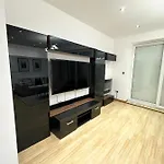 London Charm - Stylish Room In Spacious Home