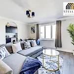 Luxury One Bedroom Newly Refurbished Apartment By Stellar Accommodation Short Lets & Serviced Accommodation Canary Wharf Manchester Leisure