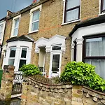 2 Bedroom Double Bed In East London