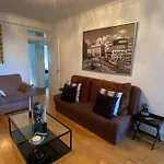 2 Bedroom Flat In Camberwell Green - Central Location With Excellent Connections To Tourist Attractions And Main London Airports