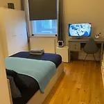 2 Bedroom Flat In Camberwell Green - Central Location With Excellent Connections To Tourist Attractions And Main London Airports