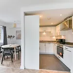 Amazing 2 Bedroom Flat In Canary Wharf