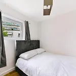 Amazing 2 Bedroom Flat In Canary Wharf