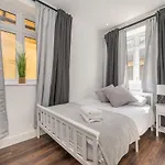 Luxury Apartment Near Central London