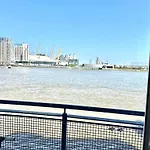 3 Bedroom Riverview Flat Canary Wharf Free Parking