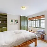 Whimsical 4 Bedroom House In Elephant And Castle