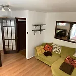 Beautiful 2 Bedroom & Balcony Flat In Central London