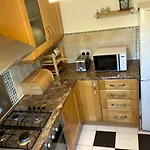 Beautiful 2 Bedroom & Balcony Flat In Central London