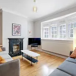 Luxury 3 Bedroom 2 Bathroom House, Fulham By 360Stays