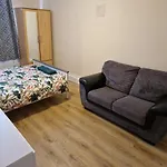 A Discreet Flat For The Family.