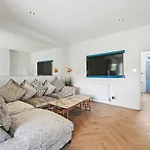 Wembley Luxury Residence- Opulence House