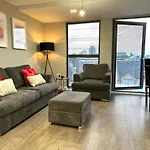 Modern 3 Bed Flat With Private Terrace In Shoreditch
