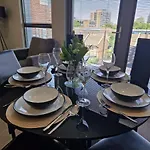 Modern 3 Bed Flat With Private Terrace In Shoreditch